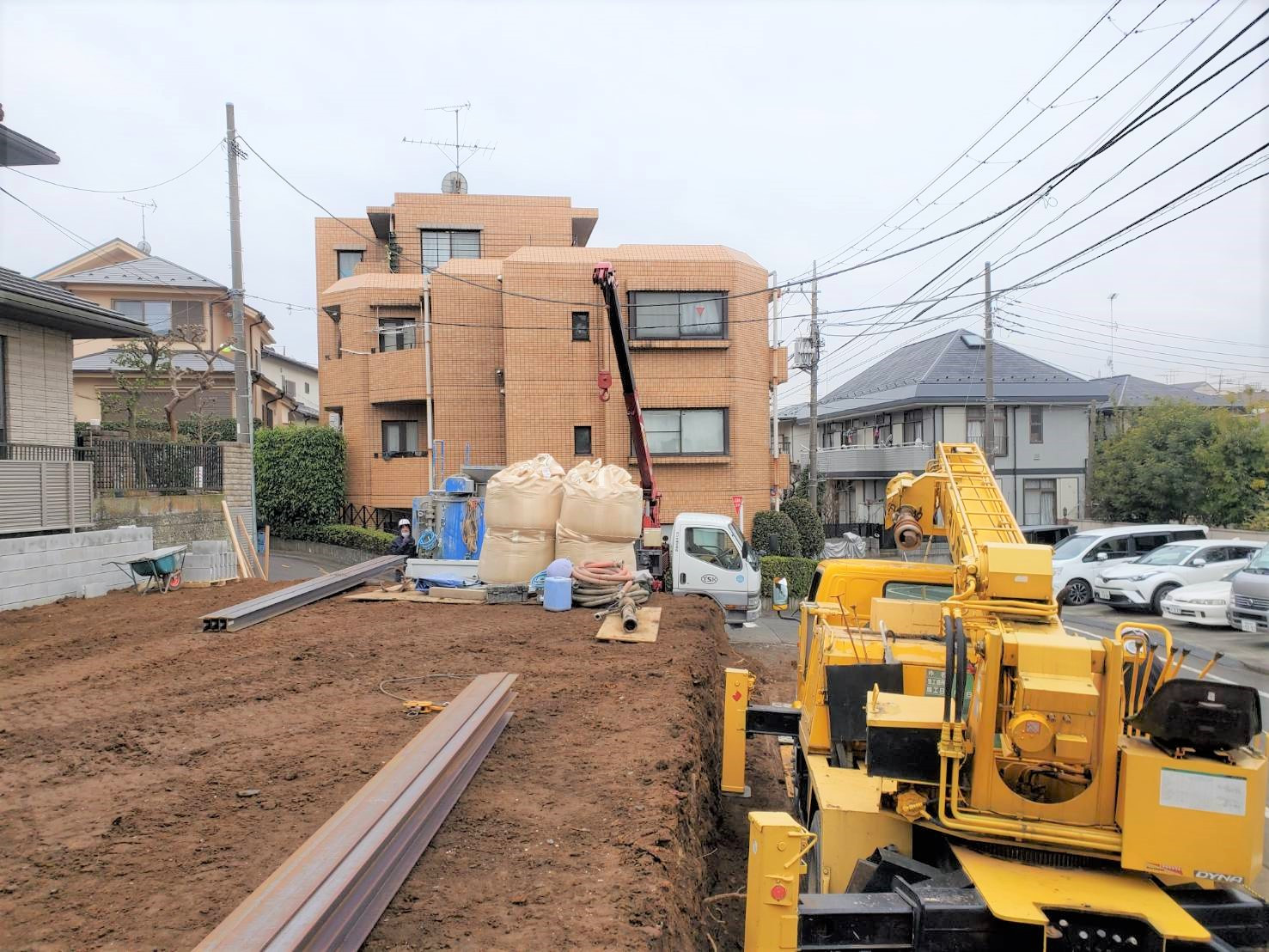 2020/1/27-28 山留工事(ｾﾒﾝﾄﾐﾙｸ工法)化粧打設